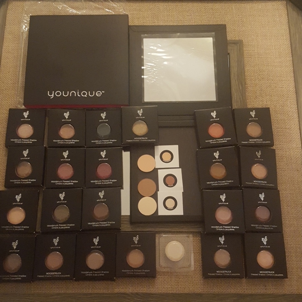 Younique pressed shadows/25 palette/nib